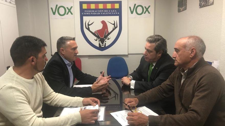 La Federación de Caza se reúne con la &quot;emergente formación política&quot; de Vox