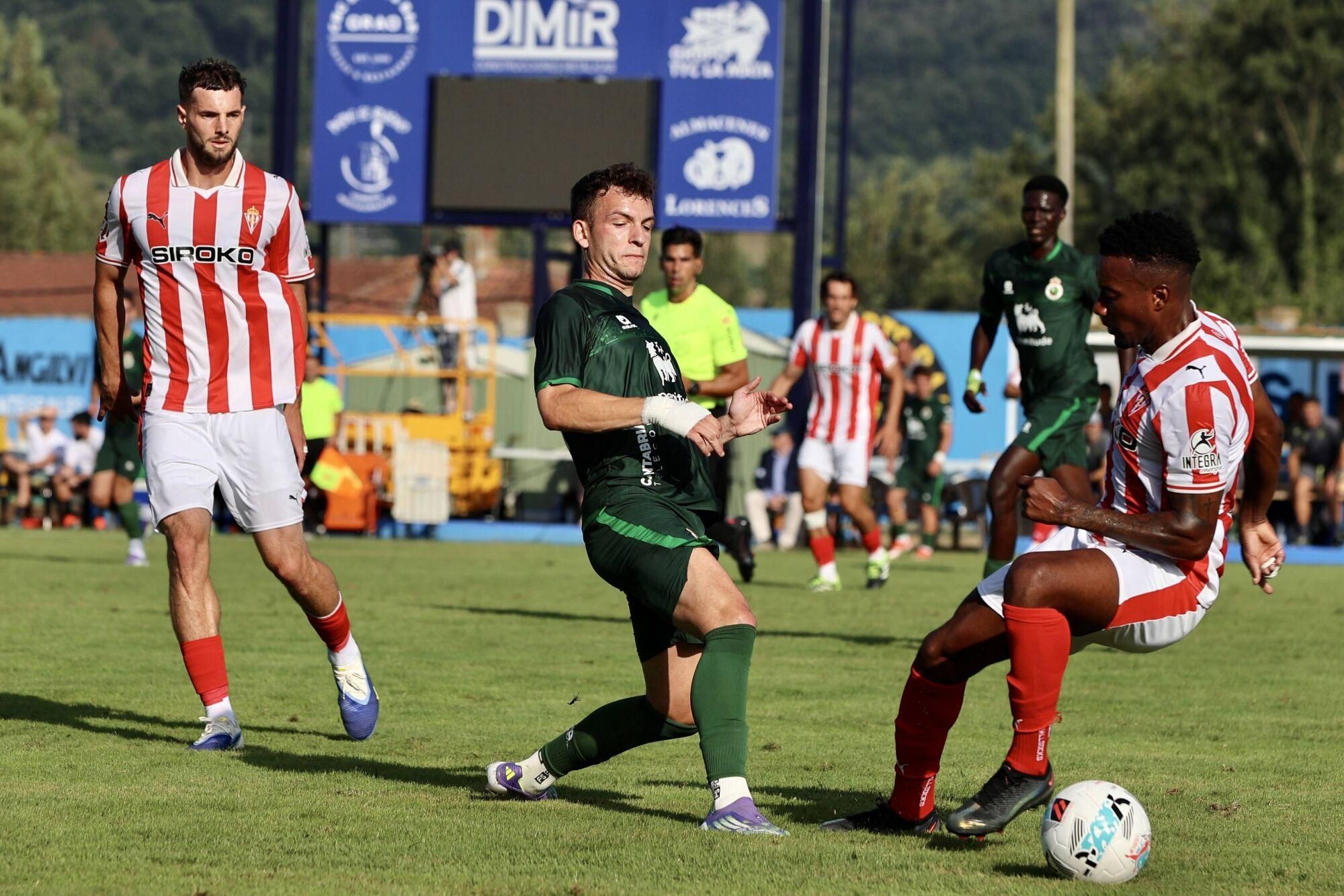 EN IMÁGENES: Amistoso de pretemporada en Grado entre Sporting y Racing de Santander