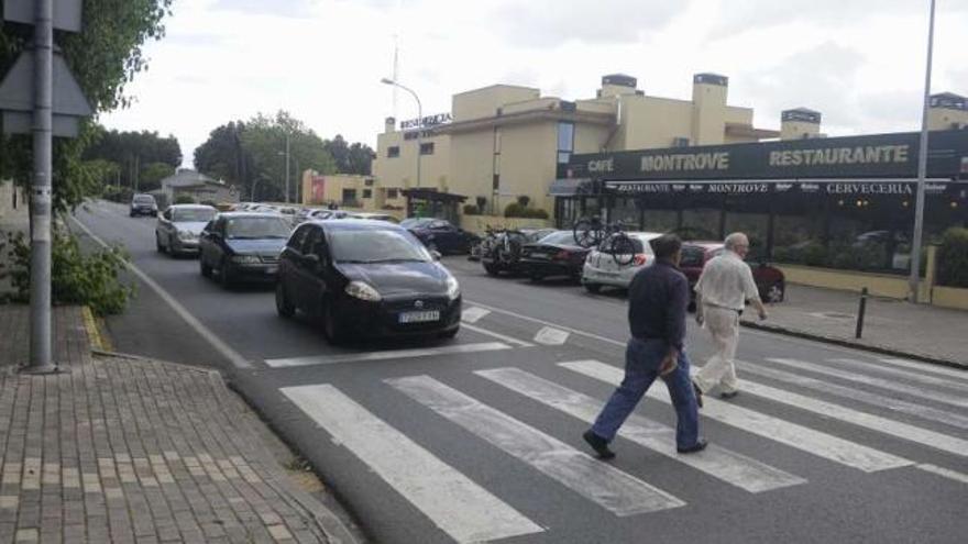 Paso peatonal en Montrove. / juan varela