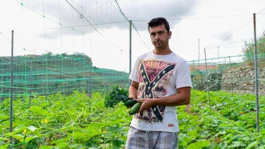 El agricultor ecológico José Fabelo en su Finca La Tedera, en Guía