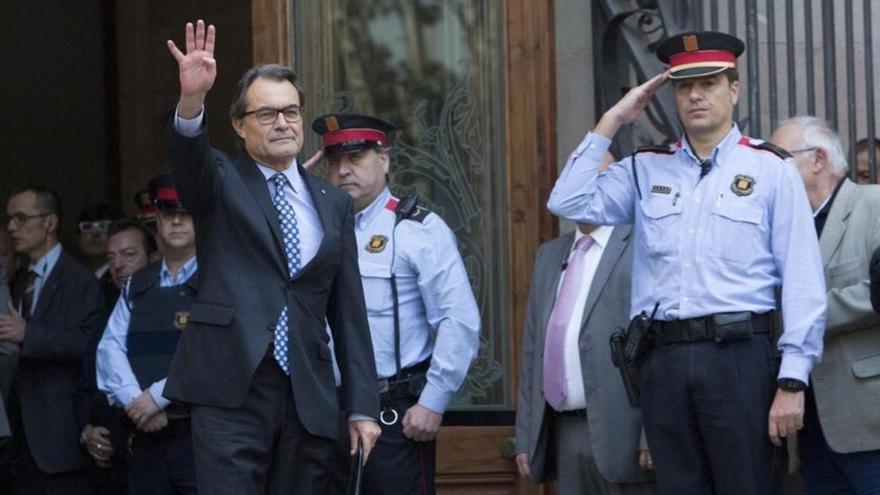 La fiscalía pide 10 años de inhabilitación para Artur Mas por la consulta del 9-N