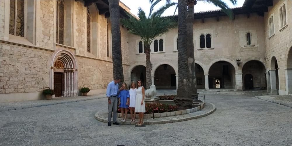 Posado de la Familia Real en el palacio de la Almudaina de Palma