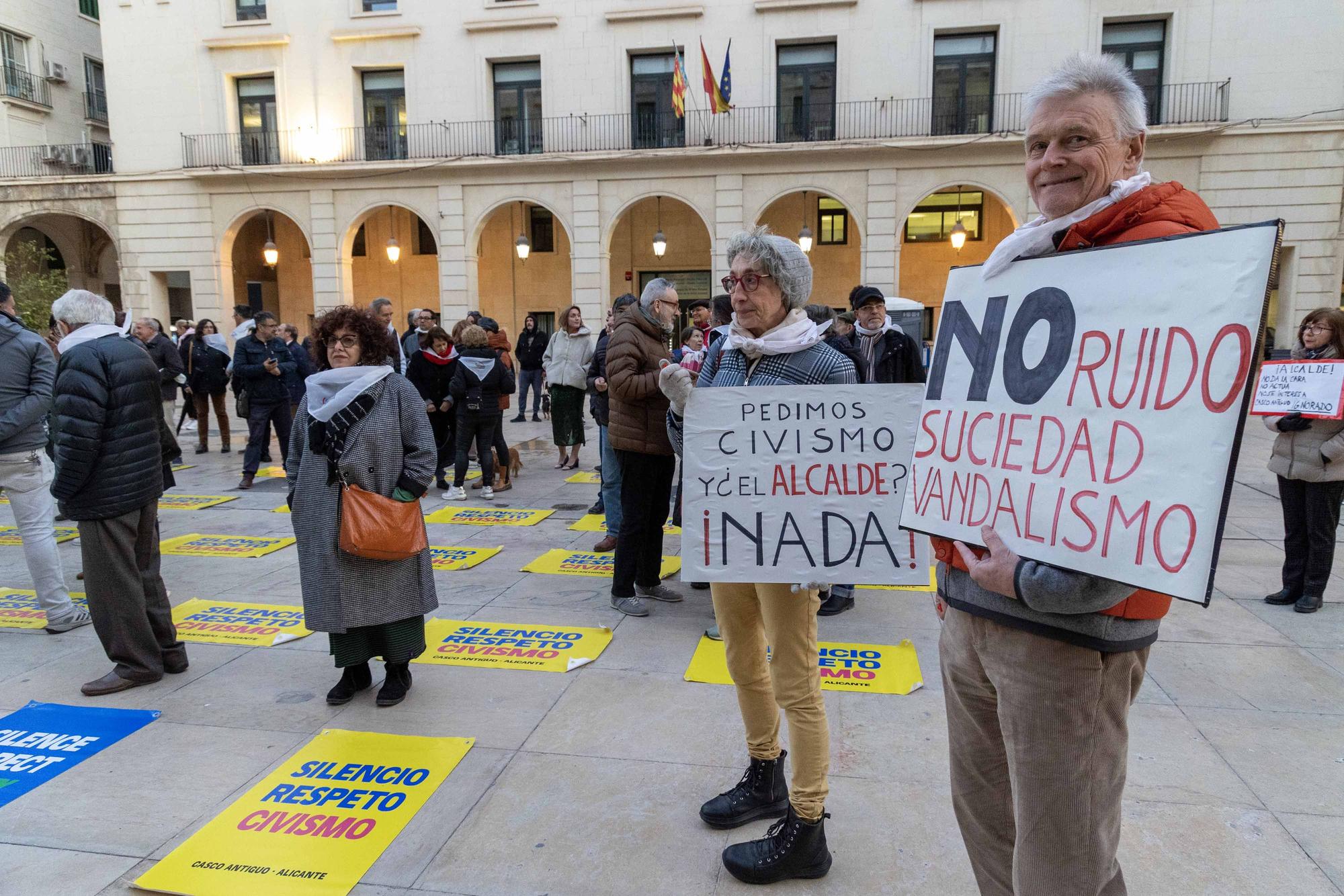Protesta de los vecinos del Casco Antiguo de Alicante contra el ruido