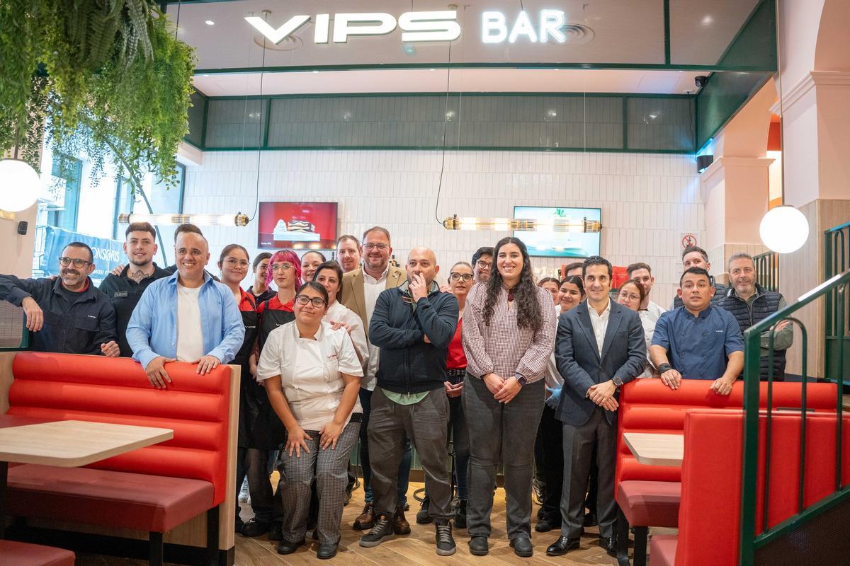 Interior del restaurante Vips tras su apertura en el centro.