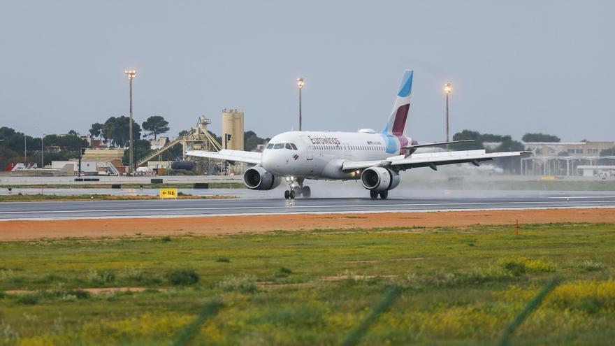 Un avión aterriza de emergencia en Palma tras detectarse una avería en pleno vuelo