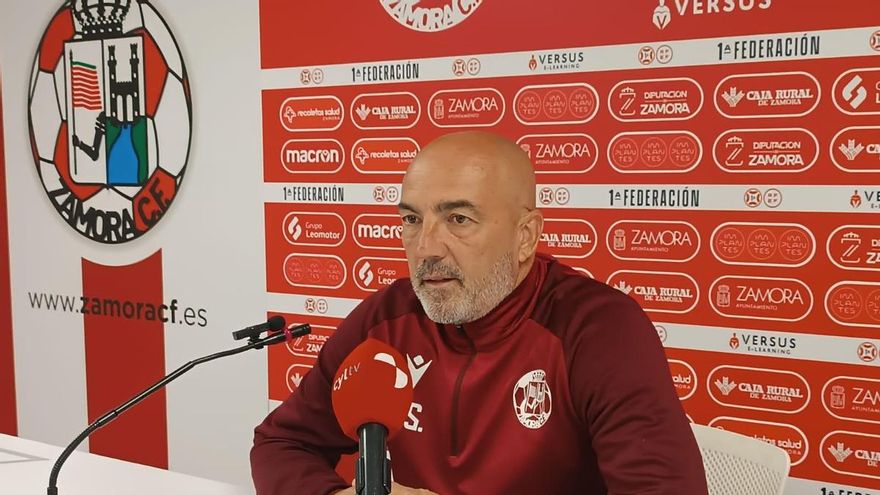 Juan Sabas, entrenador del Zamora CF, antes del duelo contra el Real Avilés en el Ruta de la Plata: "Tendremos que ser fuertes a nivel defensivo y eficientes en área rival"