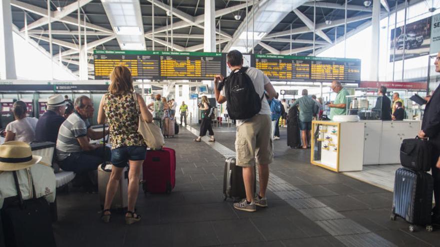 La huelga de Renfe cancela 320 trenes este lunes