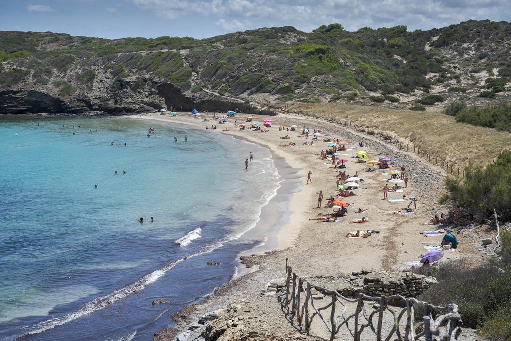 La Cala de la Tortuga es una de las más curiosas y bonitas playas de Menorca