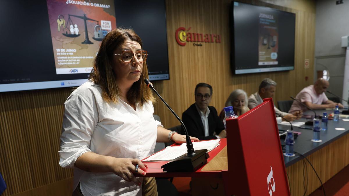 María José Miranda Fernández, Diputada en la Junta  General del Principado de Asturias (IU), Jefa de Gabinete de la Consejería  de Ordenación de Territorio, Urbanismo, Vivienda y Derechos Ciudadanos del  Principado de Asturias.