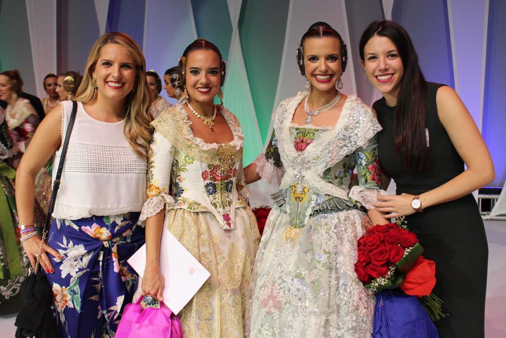 Las dos elegidas con "hermanísimas cortesanas". Paula Civera, Marina Civera, Elena Rivero y Sara Rivero.