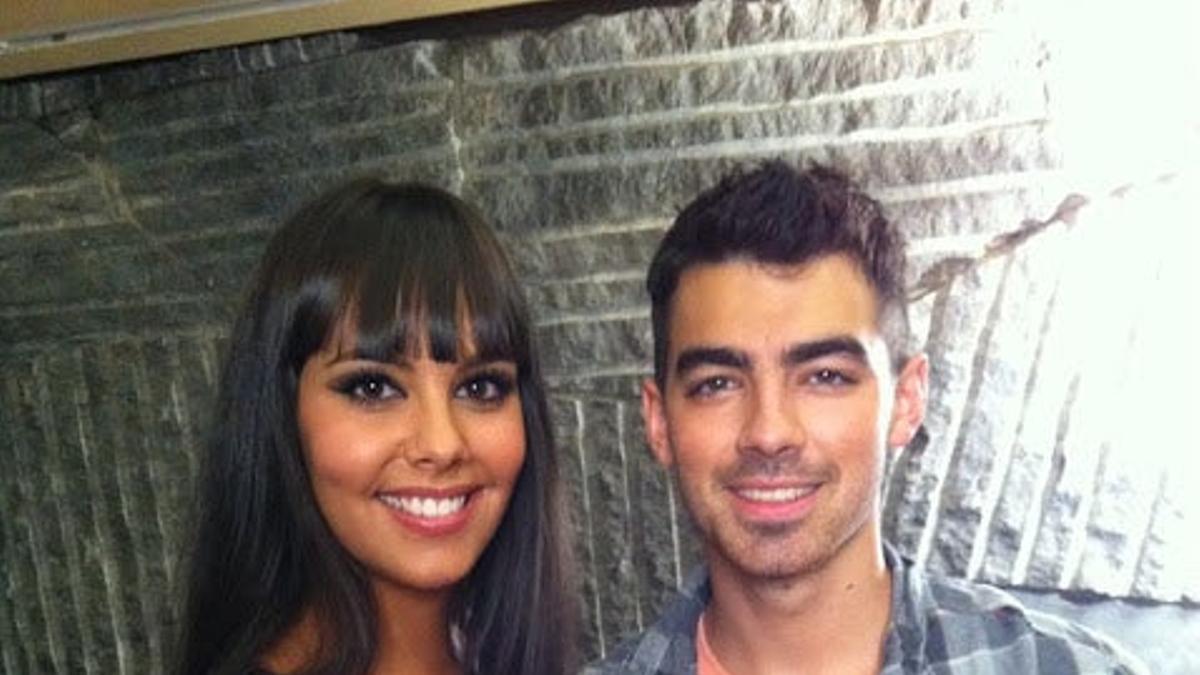 Cristina Pedroche posa con Joe Jonas en 2011