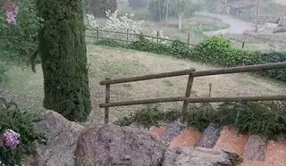 Un temporal de pluja i calamarsa sorprèn municipis del Moianès i el Bages