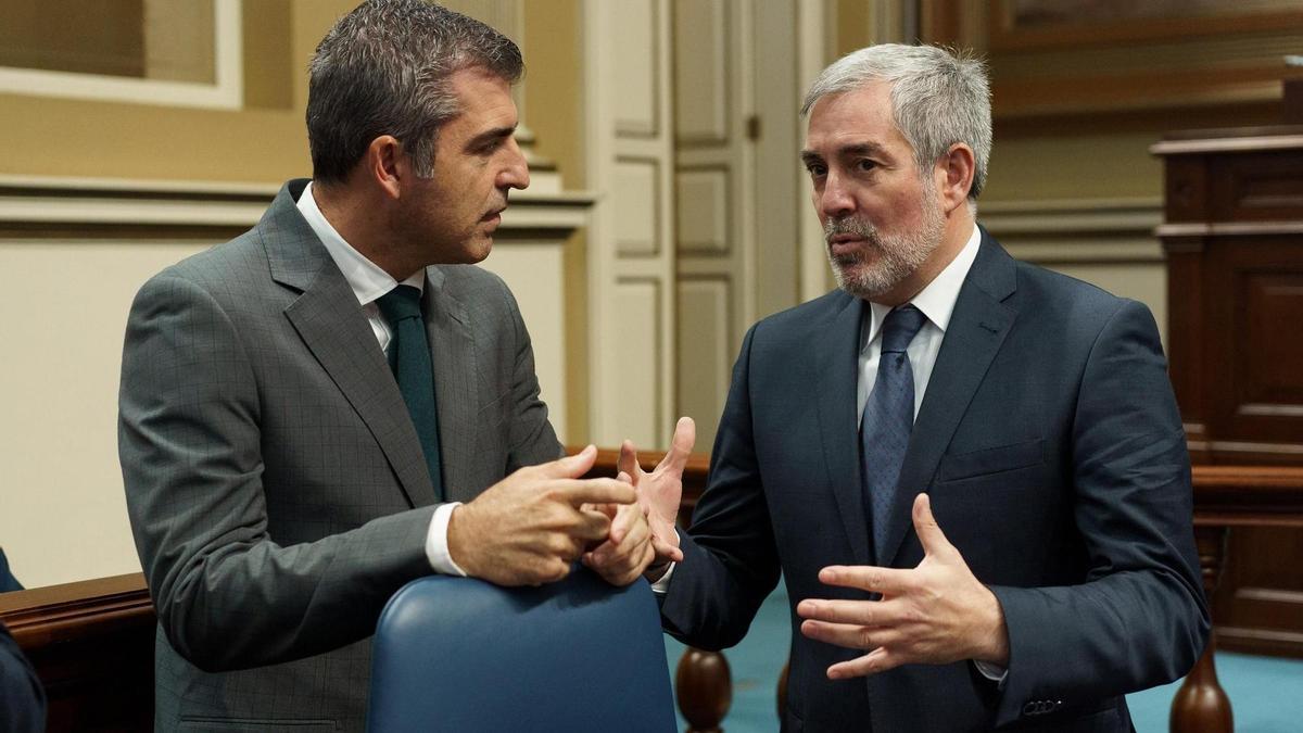 El presidente Fernando Clavijo (d) y el vicepresidente Manuel Domínguez en una imagen de archivo.