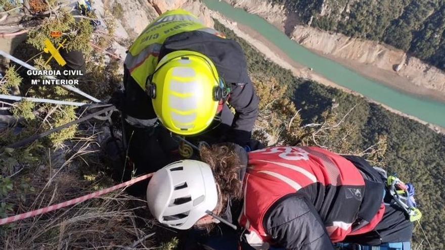 VÍDEO | La Guardia Civil rescata a un escalador en en las paredes Montrebei