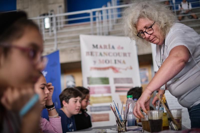 Minifera "Ciencia en femenino" Feria de la ciencia con participación de varias científicas. La feria comienza a las 9 y tendrá talleres y stands para niños. De 11:30 a las 12:00 es posible que esté la mayoría de ellas, es cuando se podrá hacer las fotos. Las científicas participantes son: Ana Belén Lago Blanco, Antonia M. Varela Pérez, Adriana de Lorenzo Cáceres Rodríguez, Pino Caballero Gil, Maria Reyes Battle, Atteneri López Arencibia, Inés Sifaoui, Natália Karla Bellini, Desirée San Nicolás, Vinita Mahtani-Chugani  | 11/02/2020 | Fotógrafo: Andrés Gutiérrez Taberne