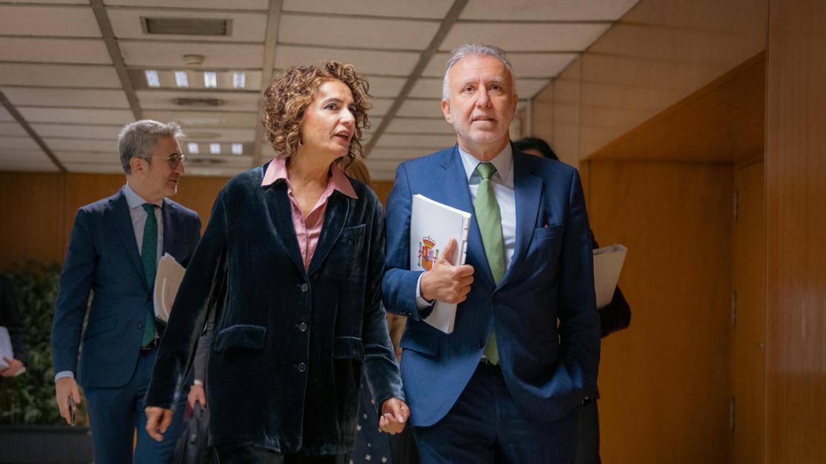 Los ministros María Jesús Montero y Ángel Víctor Torres, el pasado miércoles, entrando al Consejo de Política Fiscal y Financiera.