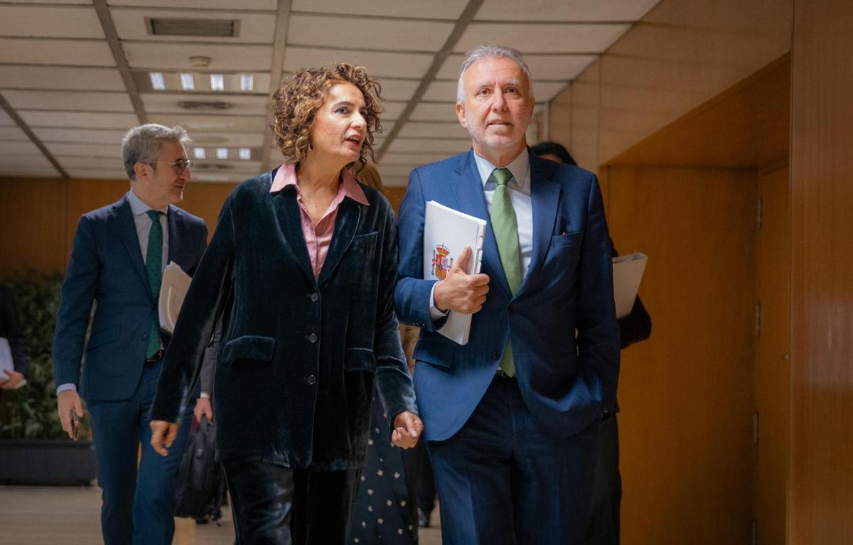 Los ministros María Jesús Montero y Ángel Víctor Torres, el pasado miércoles, entrando al Consejo de Política Fiscal y Financiera.