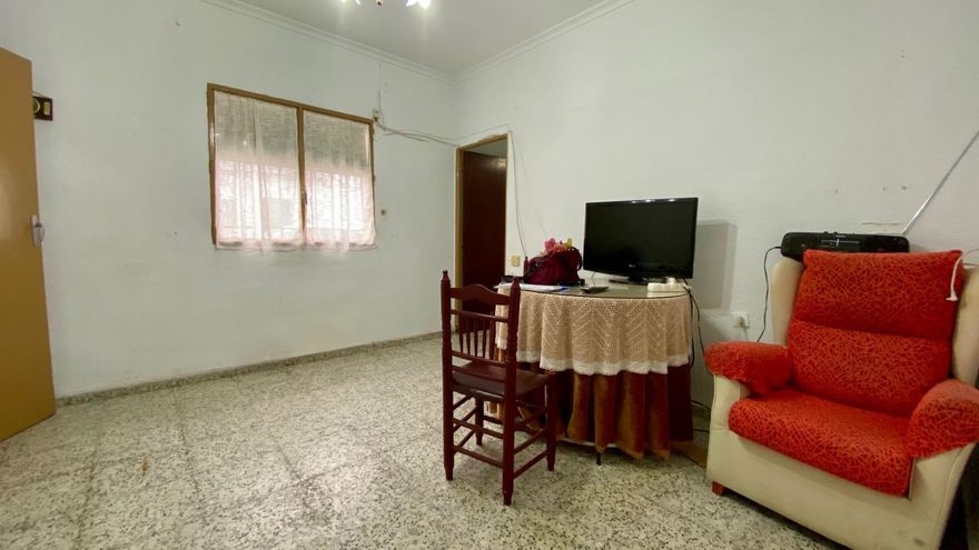 ¿Estás buscando el hogar perfecto cerca de Córdoba? Casa de tres plantas en Alcolea por 120.000 euros