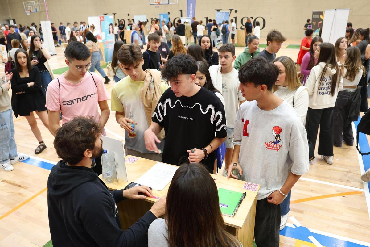 Alumnos de la UVigo, en la jornada de bienvenida a principios de curso en el campus de Vigo.