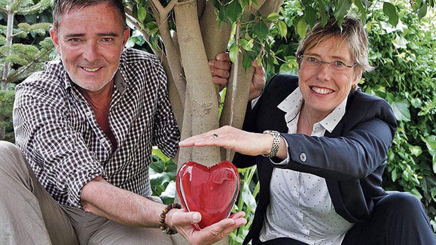 Roland Werner, Leiter der Stiftung Herztat, mit der evangelischen Pfarrerin Heike Stijohann.