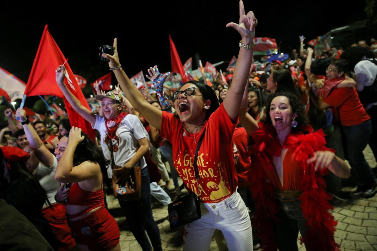 Los seguidores de Lula da Silva celebran su victoria en las elecciones brasileñas