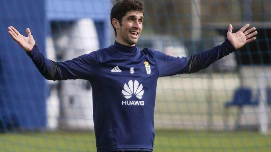Forlín, ayer durante el entrenamiento del Oviedo en El Requexón.
