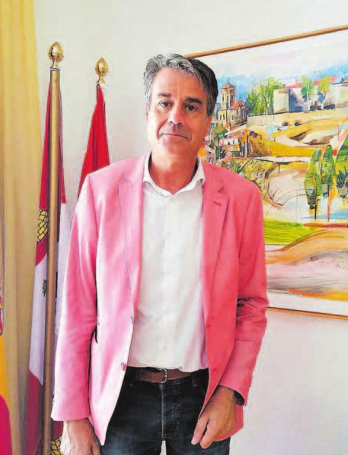 El alcalde de Toro, Rafael González, en el Ayuntamiento.