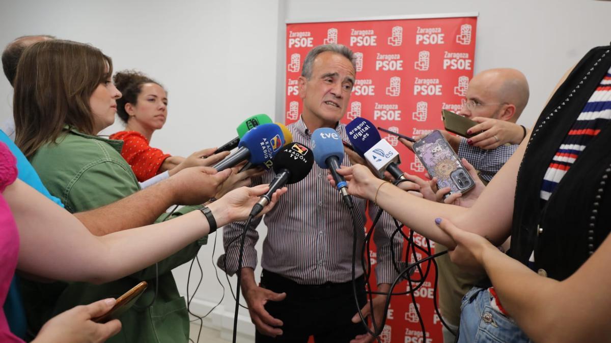 Juan Antonio Sánchez Quero, secretario general del PSOE de Zaragoza, presenta las listas para las generales.