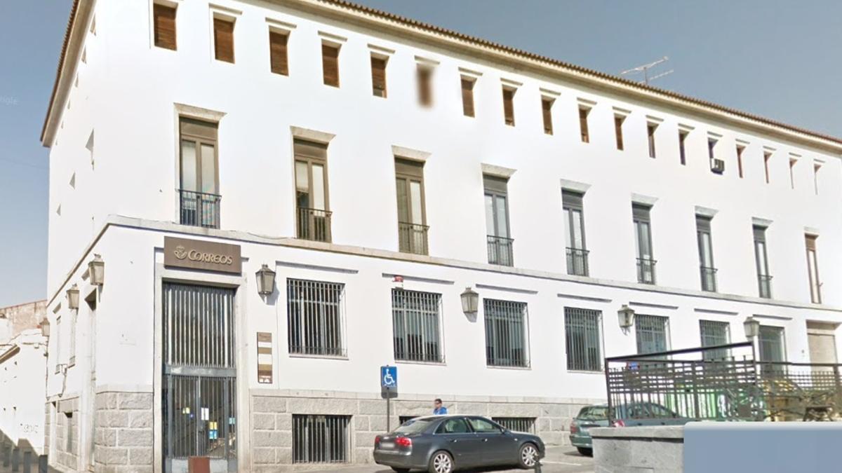 Antiguo edificio de Correos, en la Plaza de la Constitución de Mérida.