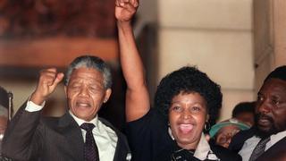 Muere Winnie Mandela, la controvertida "madre de la nación" surafricana