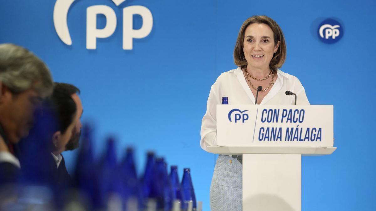 La secretaria general del PP, Cuca Gamarra, interviene durante la reunión con la Asociación Provincial de Constructores y Promotores de Málaga.