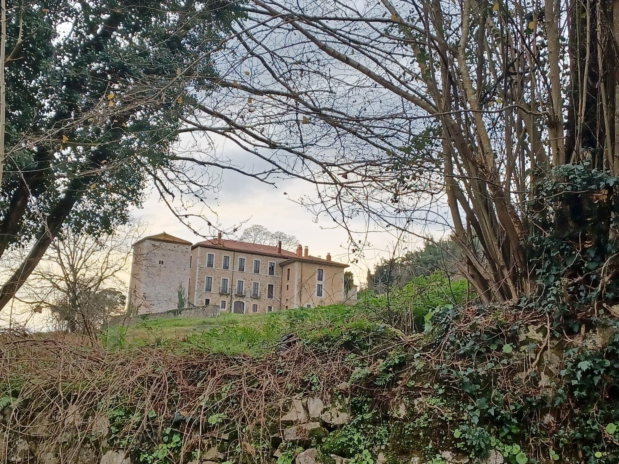 La Torre de Báscones está a la venta: así es el espectacular conjunto palaciego de Grado