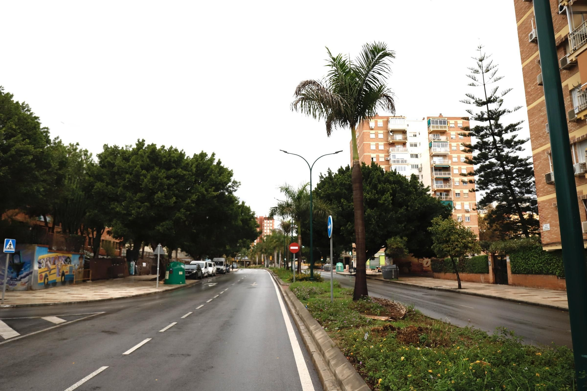 Las calles de Málaga, prácticamente vacías ante la alerta roja por fuertes lluvias