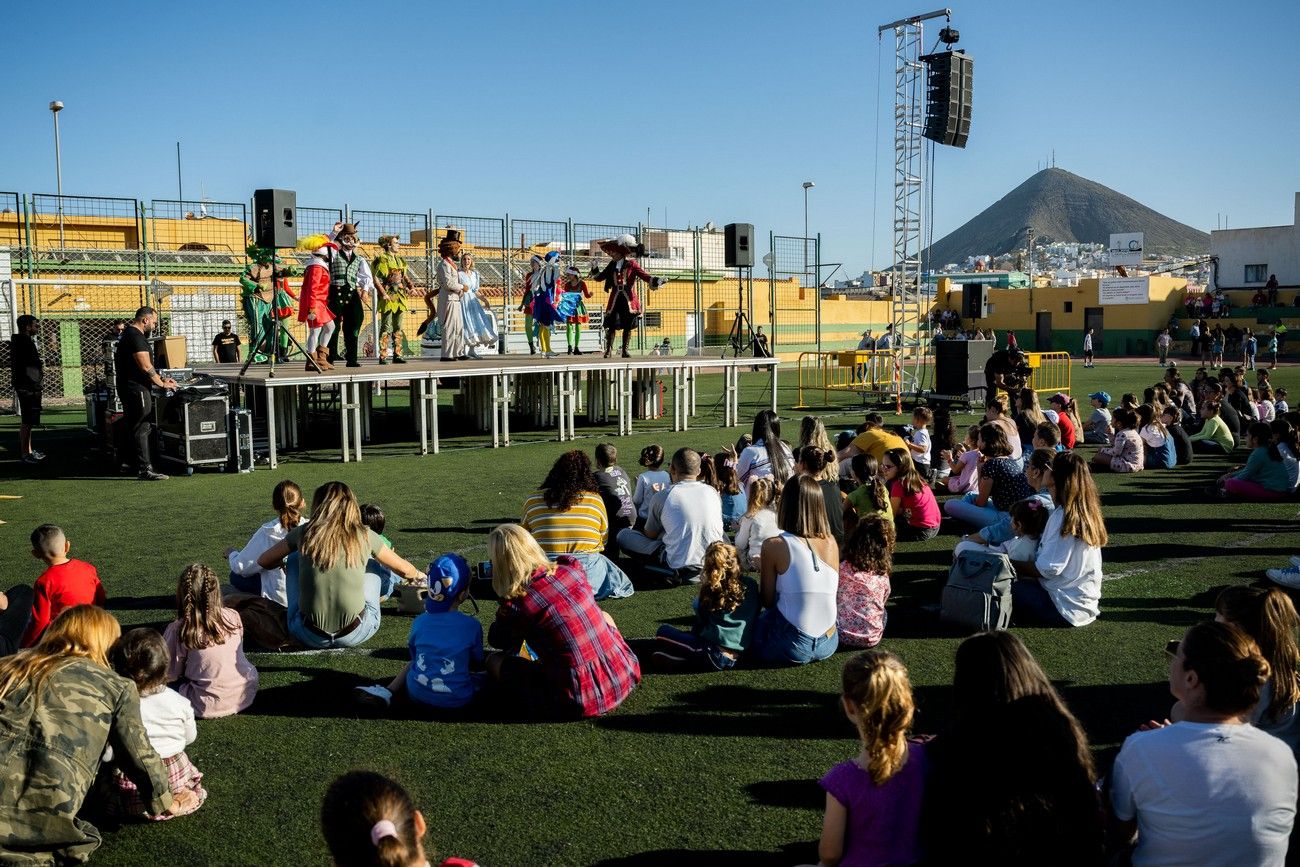 Miles de personas llenan de ilusión el Estadio de Barrial en la llegada de los Reyes Magos