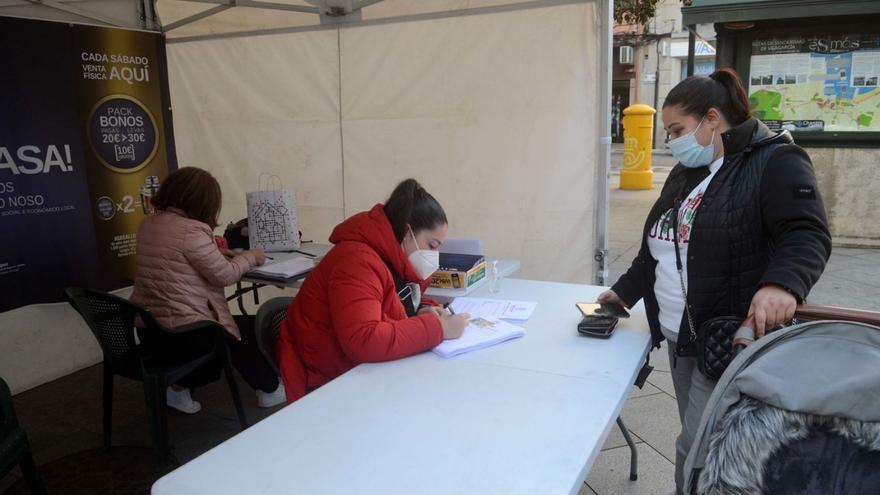 Venta de bonos “Son da casa!” en una campaña anterior. |   // NOÉ PARGA