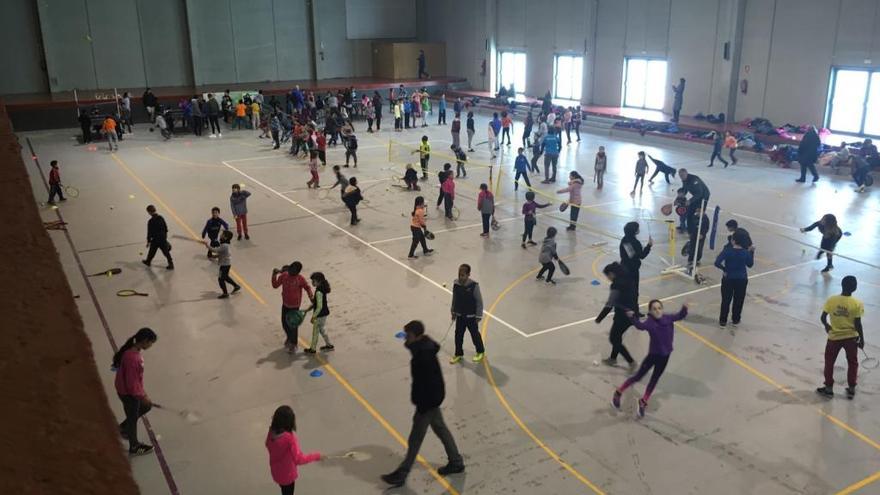 Dos-cents escolars juguen en l&#039;inici de les Trobades Esportives a Llers