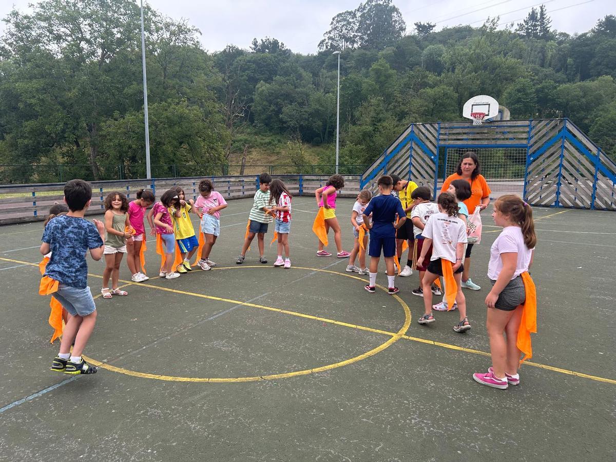EN IMÁGENES: Niños participando en juegos en Lieres en las colonias urbanas de Siero