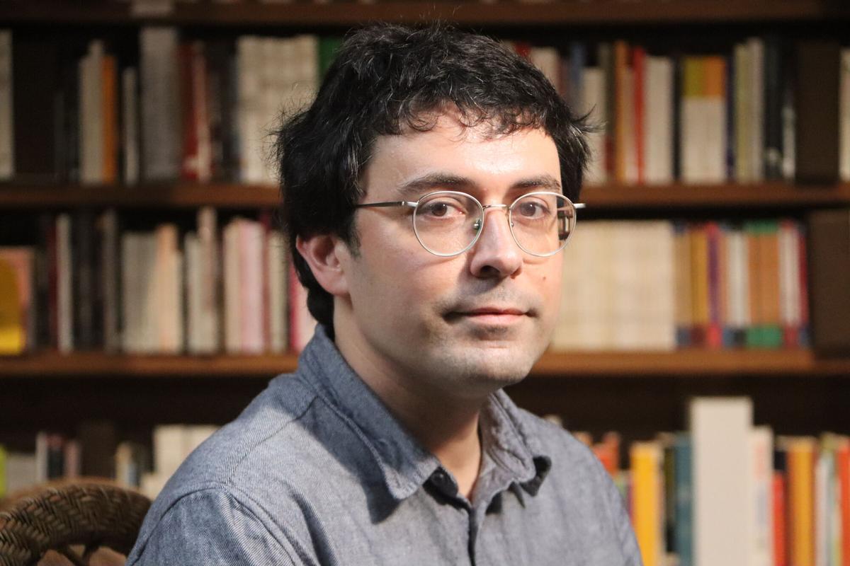 El periodista i escriptor Jordi Nopca presentant el llibre 'El futur és una petita flama'