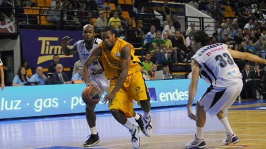 El Gran Canaria 2014 vence con autoridad al Blusens Monbus