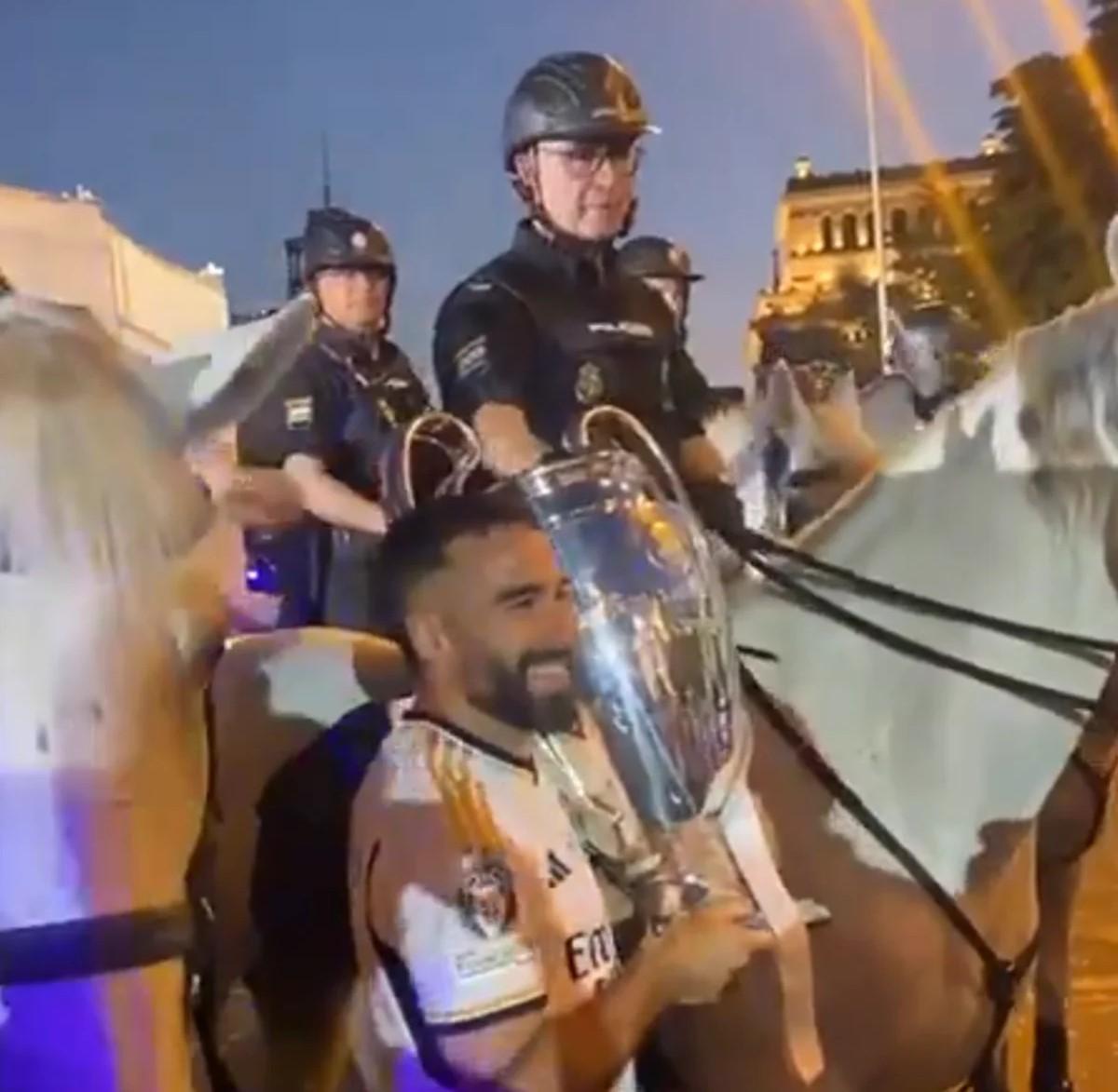 Dani Carvajal junto con su padre en la celebración de la última Champions del Real Madrid.