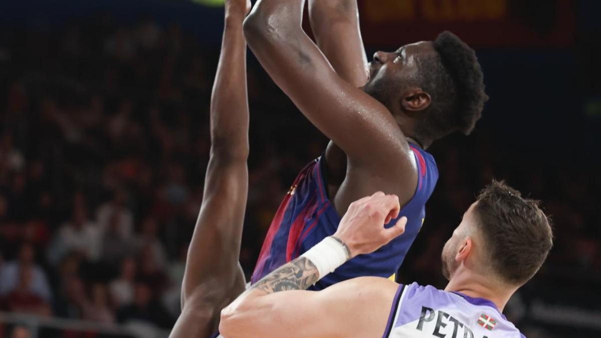 Youssoupha Fall firmó una gran actuación ante Bilbao Basket