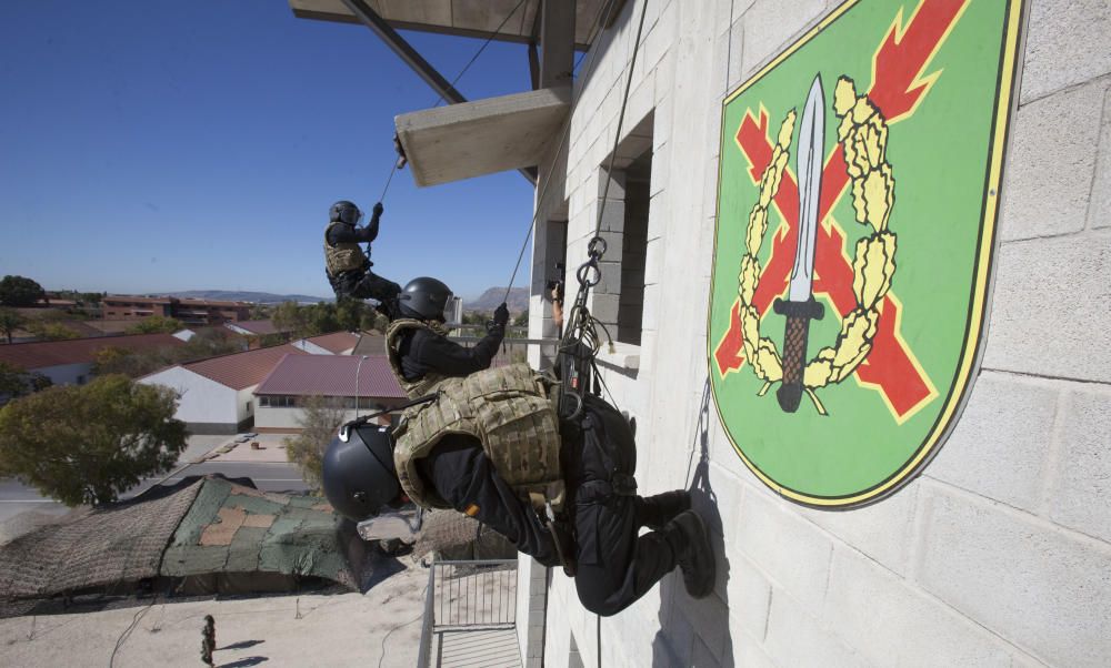 Militares participaron en un ejercicio en el cuartel de Rabasa para que la OTAN evaluara y diera al MOE el certificado para liderar en 2012 las intervenciones de la Fuerza de Respuesta Rápida de la Alianza Atlántic (12/10/2011)