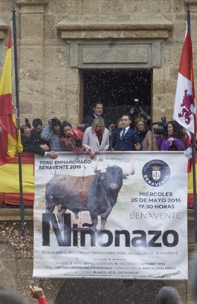 La lluvia no restó ambiente a la petición del Toro