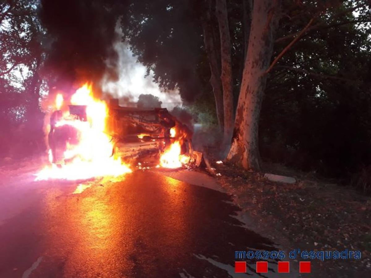 coche-quemando-mossos