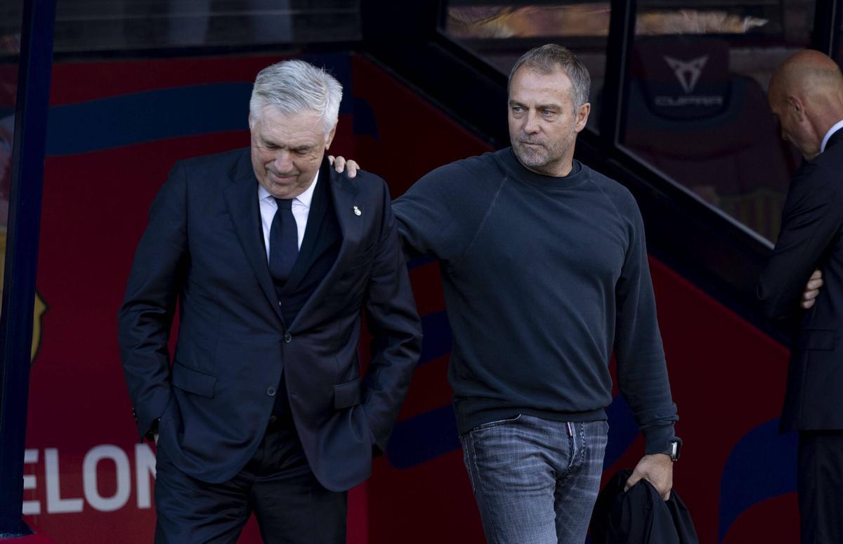 Flick se despide de Ancelotti en el último clásico del Camp Nou.