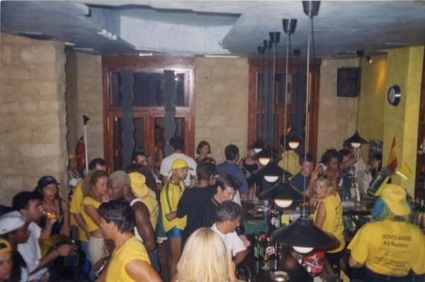 Así era la fiesta en la provincia de Alicante en el último lustro del siglo pasado