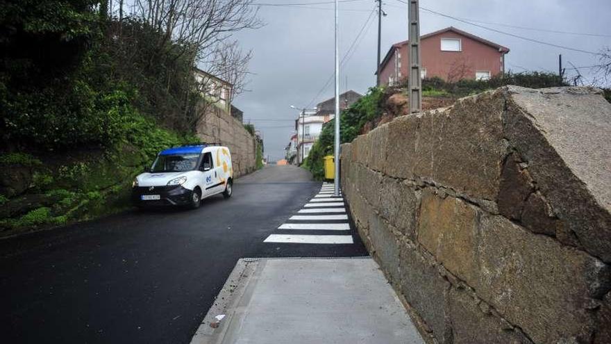 La actual imagen del vial de acceso al barrio de A Torre. // Iñaki Abella