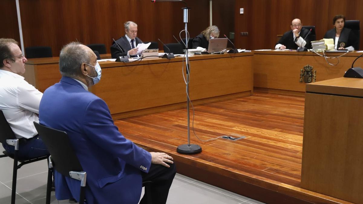 Casasnovas, a la izquierda, y Palos, a la derecha de la imagen, durante el juicio.