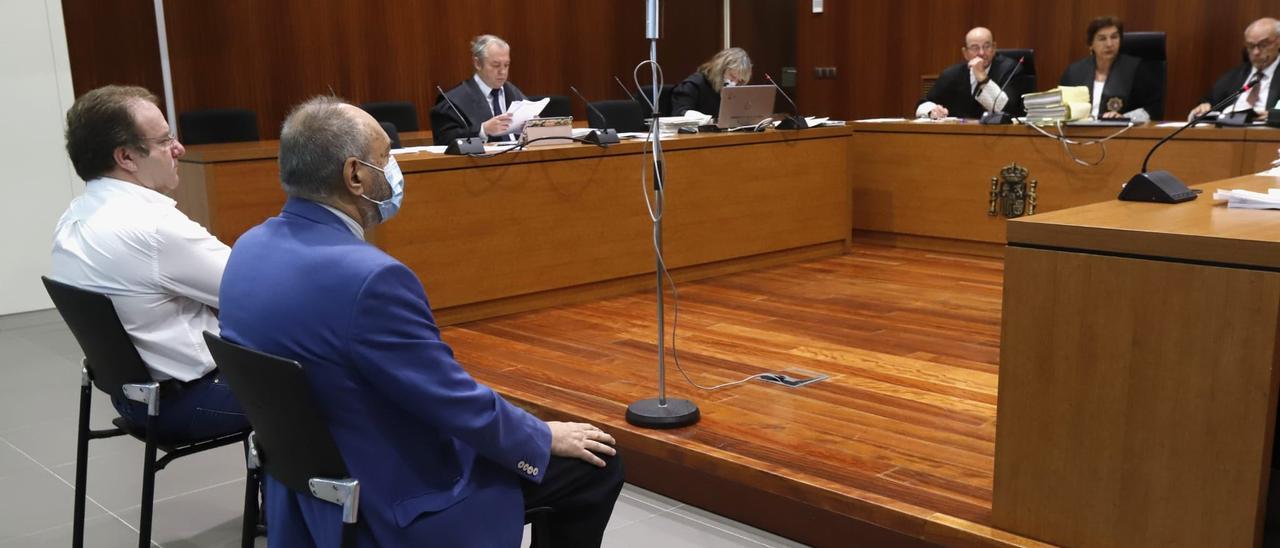 Casasnovas, a la izquierda, y Palos, a la derecha de la imagen, durante el juicio.