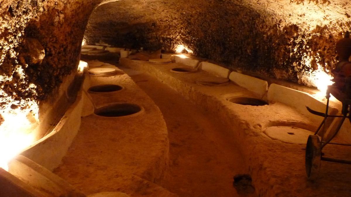 Celler del Roure ha recuperado decenas de tinajas de barro soterradas en una antigua ‘bodega fonda’.